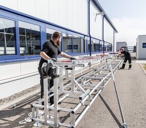 Prüfung einer 3-tlg. Seilzugleiter | © MUNK GmbH