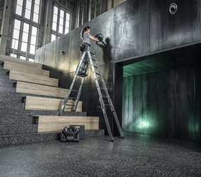 Stufen-Stehleiter treppengängig 2 x 6 Stufen Anwendung | © MUNK GmbH