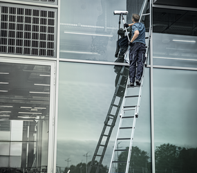 Stufen Glasreinigerleiter in der Anwendung | © MUNK GmbH