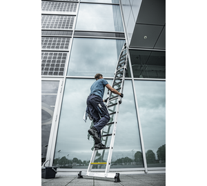 Stufen Glasreinigerleiter Anwendung | © MUNK GmbH