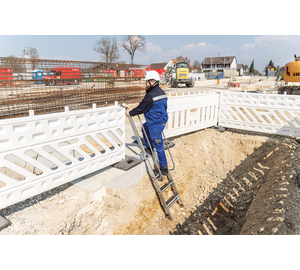 Stufen-Baugrubenleiter im Einsatz | © MUNK GmbH