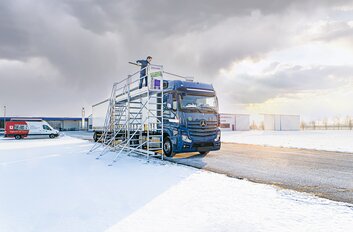 Stationäres Enteisungsgerüst mit LKW | © MUNK GmbH