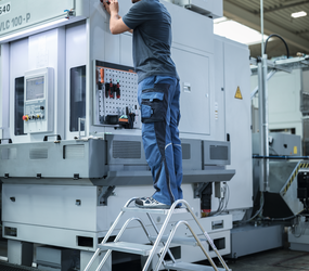 Arbeitspodest beids. begehb. mit Rollen 3 Stu Anw | © MUNK GmbH