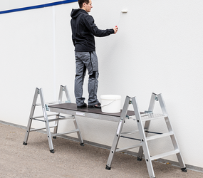 Klapptritte mit Einhängeplattform Anwendung | © MUNK GmbH