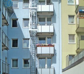 Notleiteranlage an Mehrfamilienhaus | © MUNK GmbH